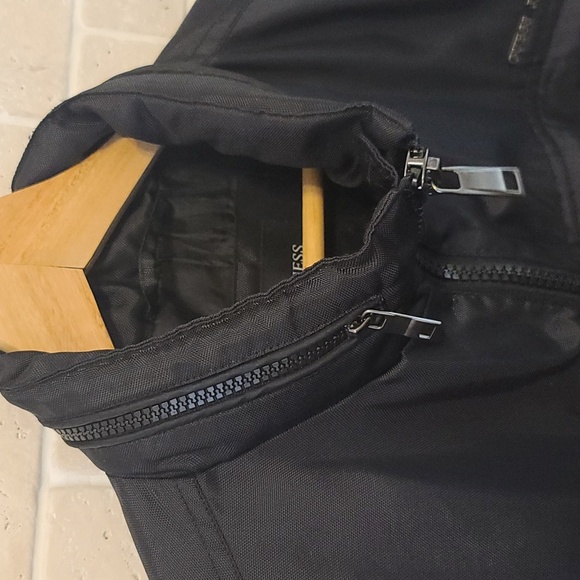 Guess Men's Black Lightweight Bomber (Sz M) - Picture 5 of 13